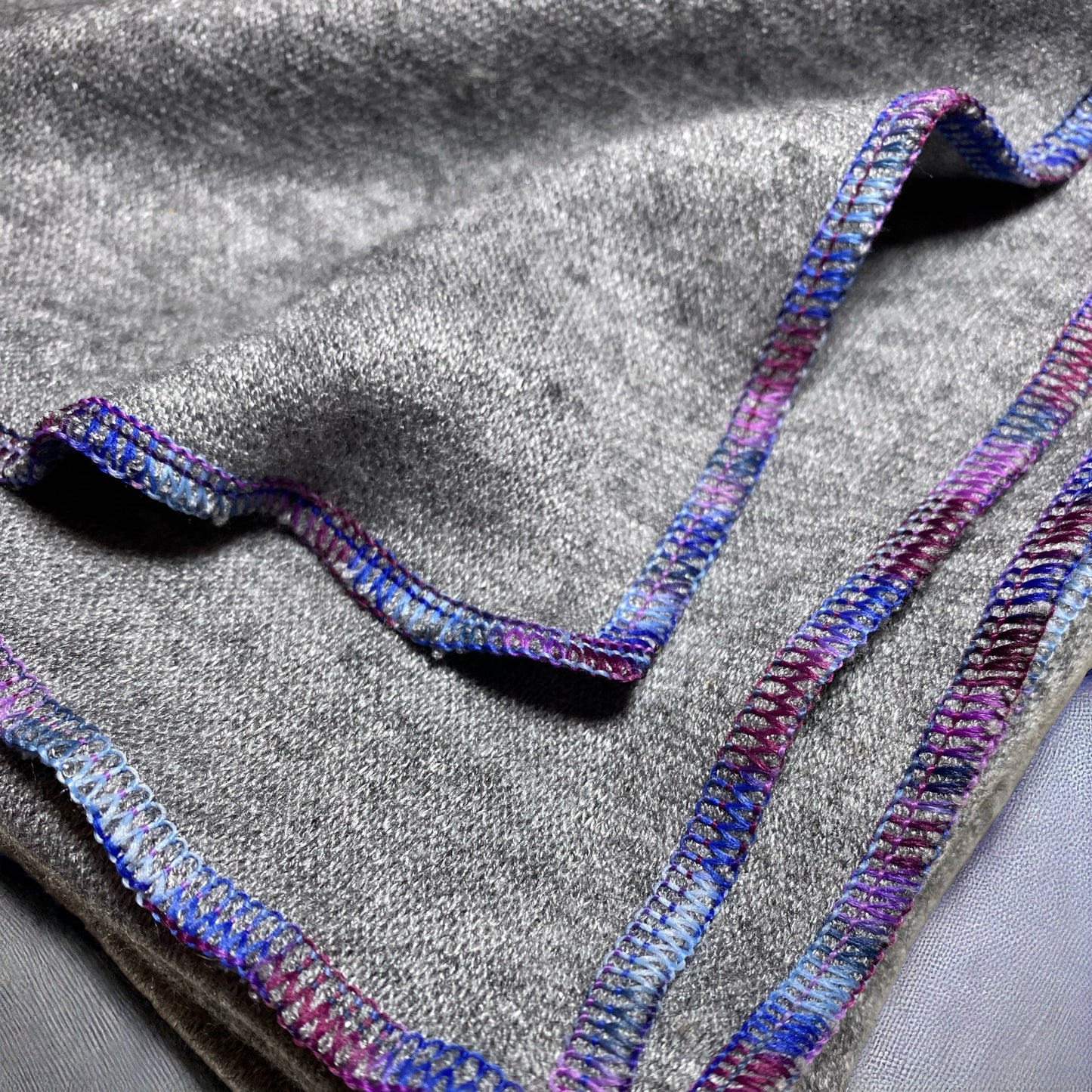 Poncho  Grau / Violette Breeze